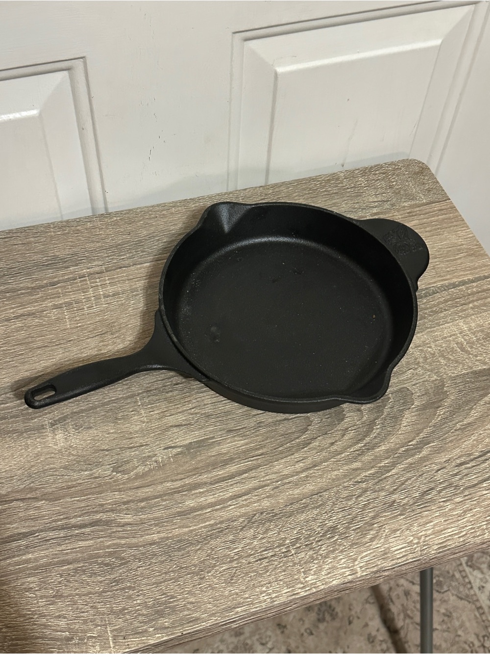 Pioneer Woman 8" Cast Iron Frying Pan Dual Spout Heavy Duty Kitchen Essential